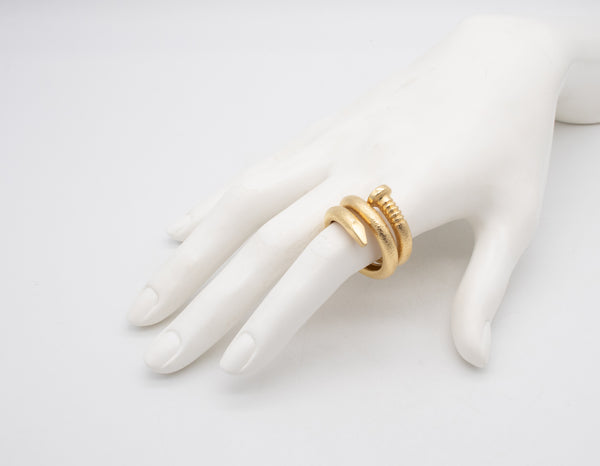 DAVID WEBB NEW YORK SOLID 18 KT YELLOW GOLD HAMMERED NAIL RING