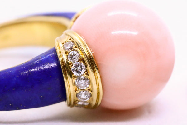 ART DECO 1940 FRENCH 18 KT RING WITH DIAMONDS, CORAL & LAPIS LAZULI