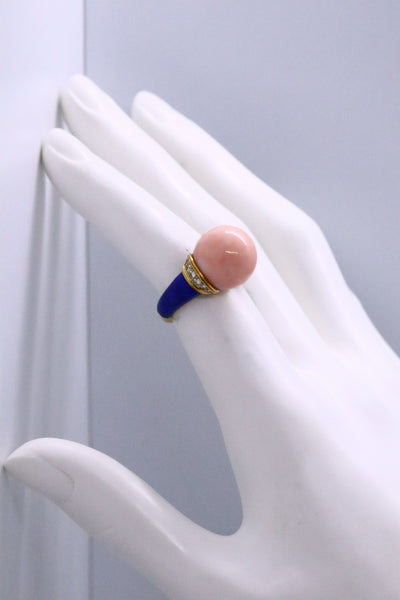 ART DECO 1940 FRENCH 18 KT RING WITH DIAMONDS, CORAL & LAPIS LAZULI
