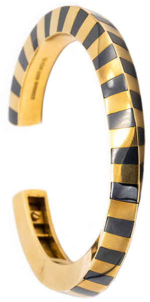 ANGELA CUMMINGS 1970'S FOR TIFFANY & CO. 18 KT GEOMETRIC BANGLE WITH HEMATITE
