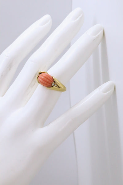 VAN CLEEF & ARPELS VCA, PARIS 18 KT RING WITH DIAMONDS AND PINK CORAL