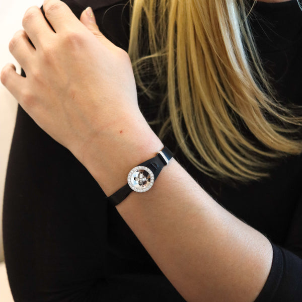 VAN CLEEF & ARPELS Boutonniere Leather Bracelet In 18Kt Gold With VS Diamonds