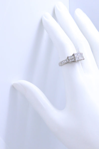 PRINCESS CUT 2.96 CT DIAMONDS 14 KT GOLD RING