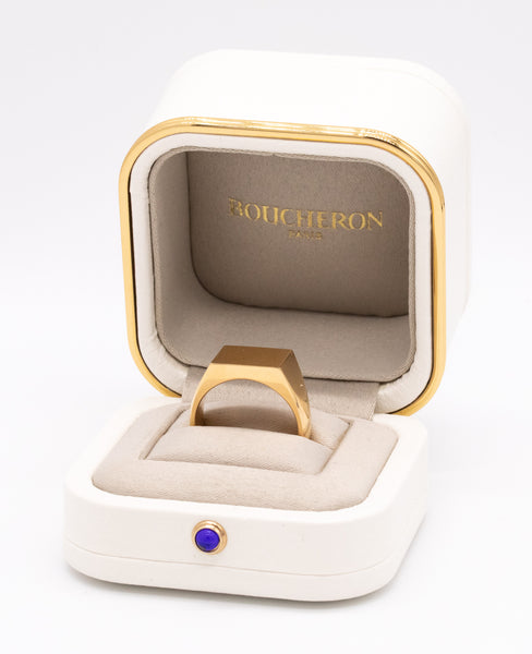 BOUCHERON PARIS 18 KT YELLOW GOLD SIGNET RING