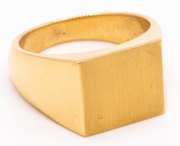 BOUCHERON PARIS 18 KT YELLOW GOLD SIGNET RING