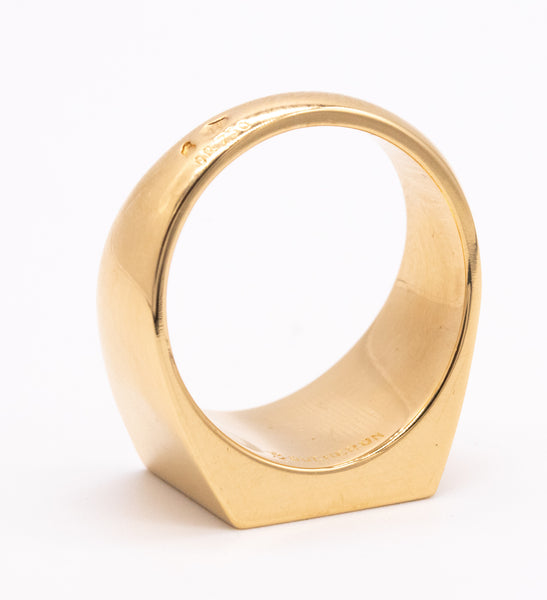 BOUCHERON PARIS 18 KT YELLOW GOLD SIGNET RING
