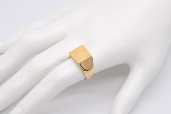 BOUCHERON PARIS 18 KT YELLOW GOLD SIGNET RING