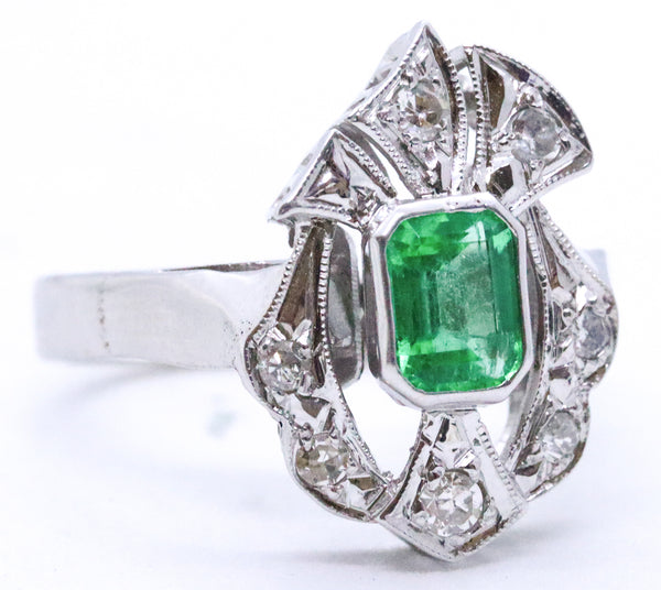 VINTAGE GREEN EMERALD & DIAMONDS 18 KT RING