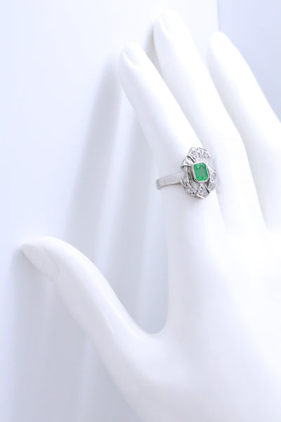 VINTAGE GREEN EMERALD & DIAMONDS 18 KT RING