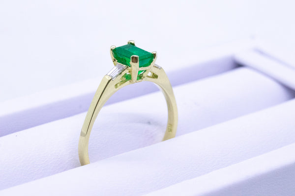 MUZO EMERALD & BAGUETTE DIAMONDS 18 KT RING
