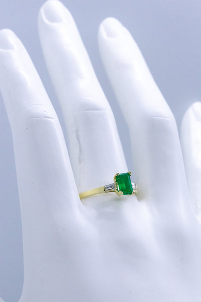 MUZO EMERALD & BAGUETTE DIAMONDS 18 KT RING