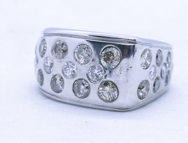 RETRO DESIGN 18 KT RING WITH FANCY DIAMONDS