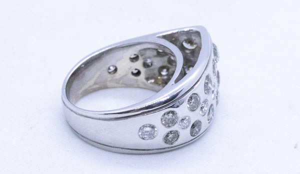 RETRO DESIGN 18 KT RING WITH FANCY DIAMONDS