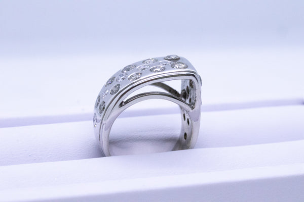 RETRO DESIGN 18 KT RING WITH FANCY DIAMONDS
