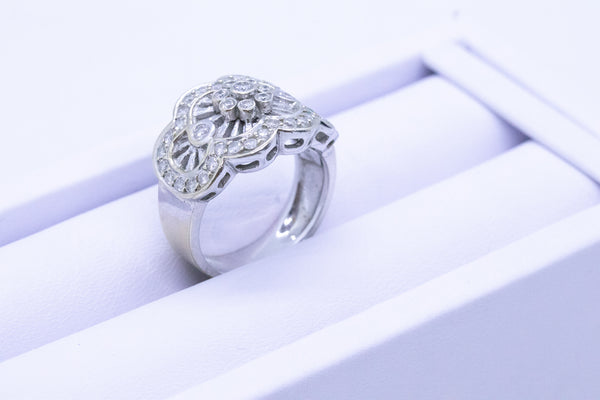 FLOWER MOTIF WITH DIAMONDS 18 KT GOLD RING