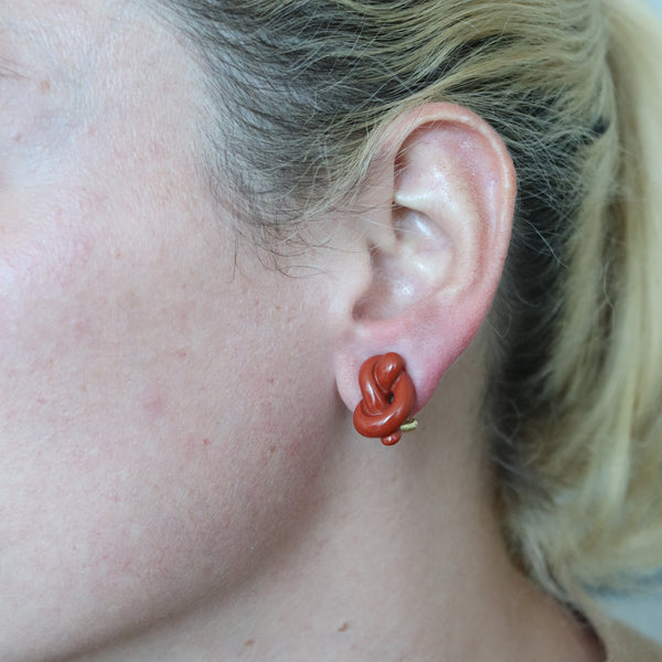 -Tiffany Co. 1978 By Angela Cummings Red Jasper Knots Earrings in 18Kt Yellow Gold