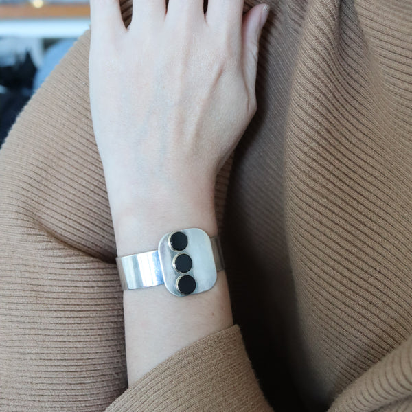 -Pierre Cardin 1970 Paris Geometric Onyx Dots Cuff Bracelet In 14Kt Yellow Gold And Sterling