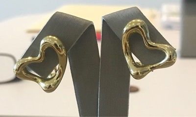 TIFFANY & CO. ELSA PERETTI 18 KT SOLID YELLOW GOLD  HEARTS EARRING.