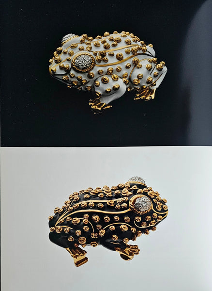 -David Webb Black Enameled Frog Brooch In 18Kt Yellow Gold With Emeralds