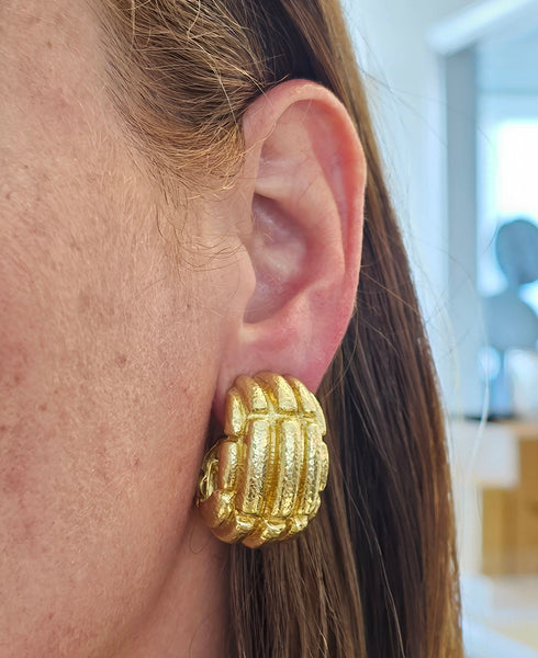 DAVID WEBB 1970 Hoops Earrings In Solid Hammered 18Kt Yellow Gold