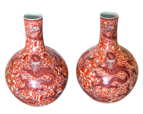 QING DINASTY 1915 Pair Of Decorative Vases With Dragons In Glazed Porcelain