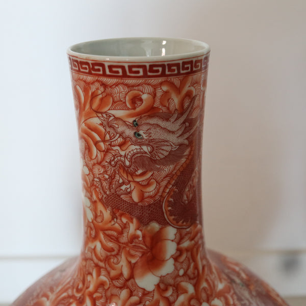 QING DINASTY 1915 Pair Of Decorative Vases With Dragons In Glazed Porcelain