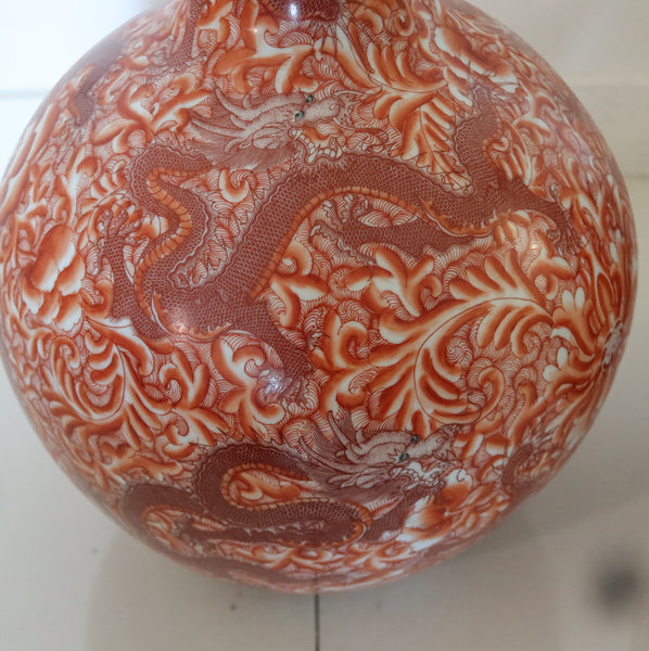 QING DINASTY 1915 Pair Of Decorative Vases With Dragons In Glazed Porcelain