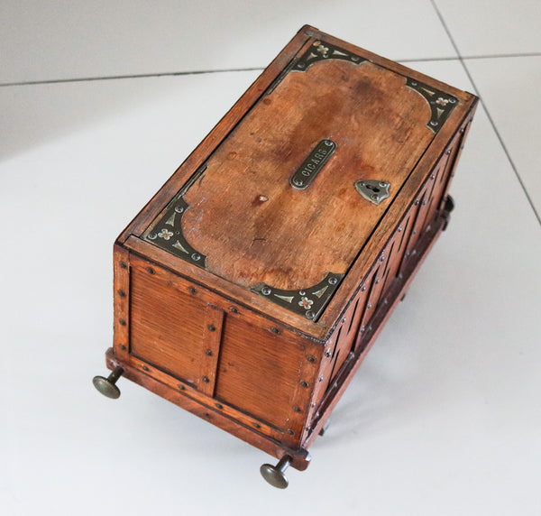 TRAIN-WAGON 1900 Antique Desk Cigar Box With Wheels In Oak Wood & Bronze