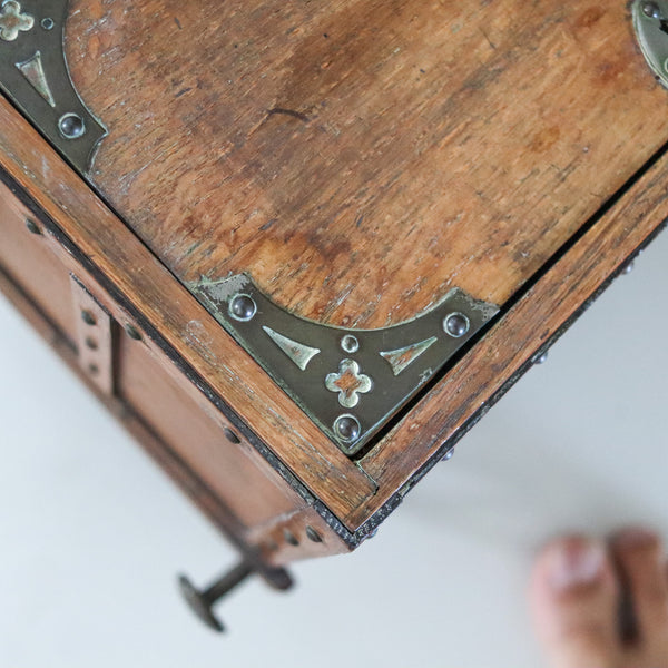 TRAIN-WAGON 1900 Antique Desk Cigar Box With Wheels In Oak Wood & Bronze