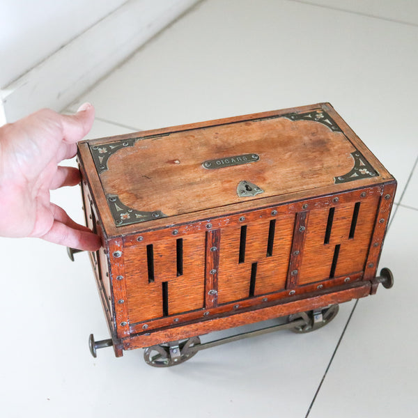 TRAIN-WAGON 1900 Antique Desk Cigar Box With Wheels In Oak Wood & Bronze