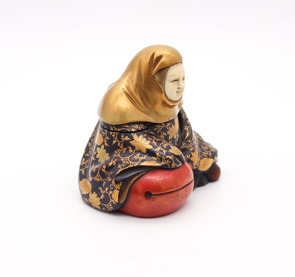 KAZUYOSHI Japan Meiji 1890 Box In Lacquered And Gilt Wood Draped Seated Women