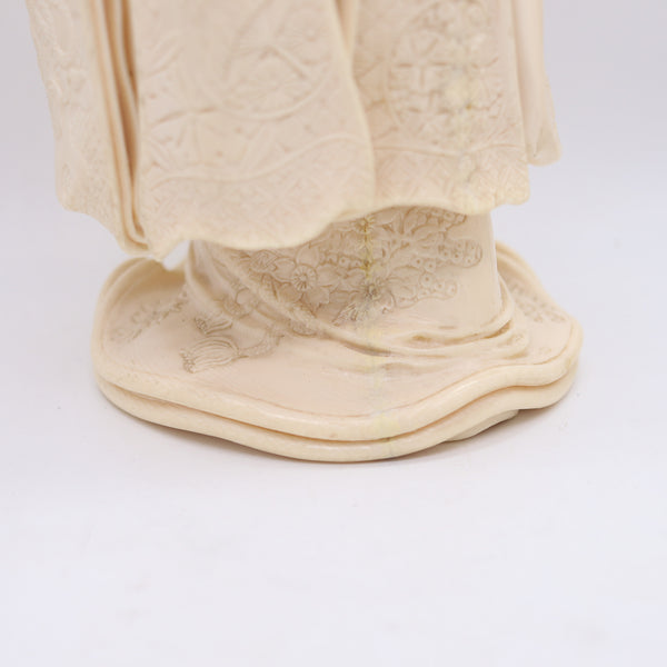 DOHAKU Tokyo School Meiji 1890 Carved Okimono Of Bijin Standing Draped Figure