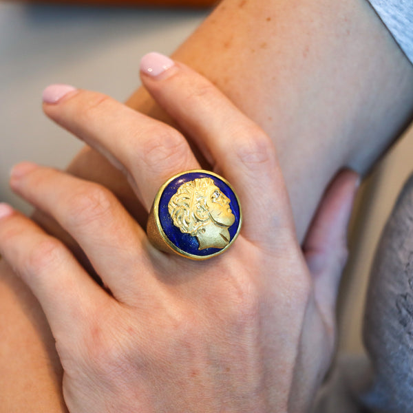 NEOCLASSICAL REVIVAL 1960 Hercules Cocktail Ring In 14Kt Gold With Lapis Lazuli