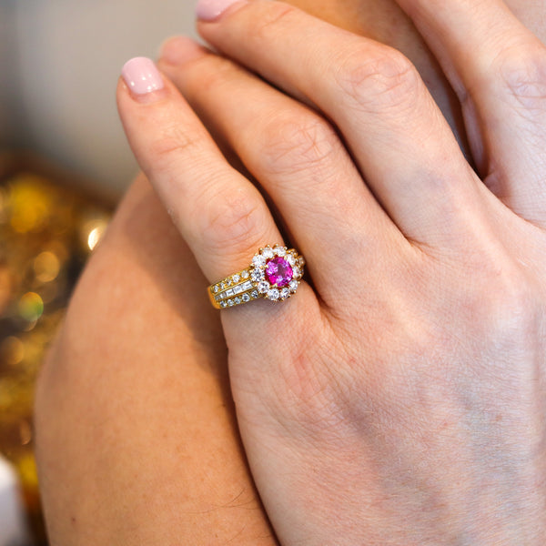 VAN CLEEF & ARPELS Cocktail Ring 18Kt Gold With 2.52 Ctw Diamonds & Pink Sapphire