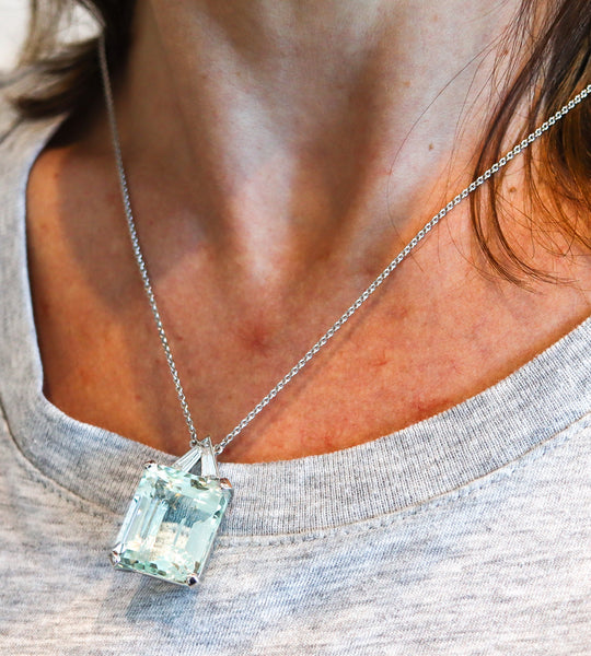 CLASSIC Modernist Necklace In 18Kt Gold With 32.76 Ctw Aquamarine & Diamonds