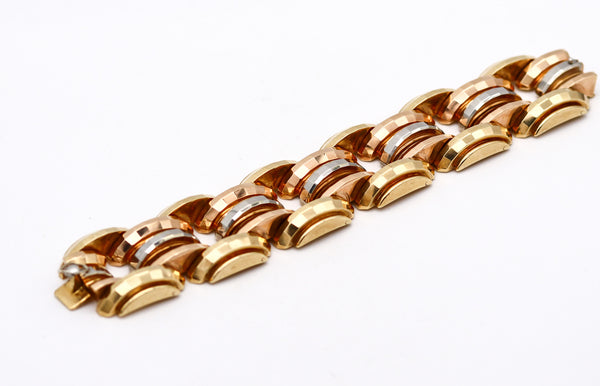 -Italian 1934 Art Deco Geometric Faceted Bracelet In Three Colors Of 18Kt Gold