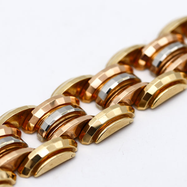 -Italian 1934 Art Deco Geometric Faceted Bracelet In Three Colors Of 18Kt Gold