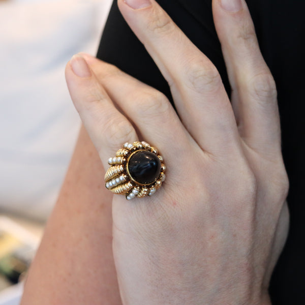 MID CENTURY 1960 Italian Modernist Cluster Ring In 18Kt Yellow Gold With Pearls And Onyx