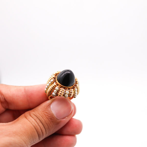 MID CENTURY 1960 Italian Modernist Cluster Ring In 18Kt Yellow Gold With Pearls And Onyx