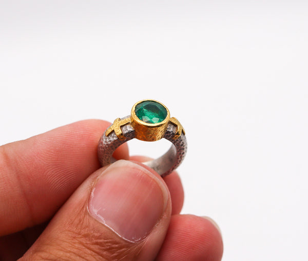 -Wendy Walker 1995 Hammered Ring In Platinum And 22Kt Gold With 1.45 Cts Emerald