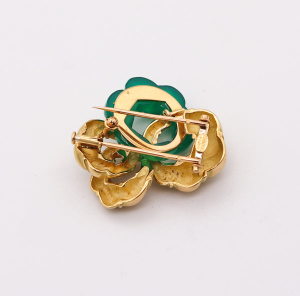 CHAUMET Paris 1970 Retro Modernist Brooch In 18Kt Gold With Carved Chrysoprase