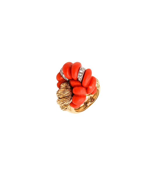 MID CENTURY 1960 Italian Fluted Corals Cocktail Ring In 18Kt Yellow Gold With Diamonds