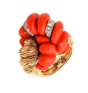 MID CENTURY 1960 Italian Fluted Corals Cocktail Ring In 18Kt Yellow Gold With Diamonds