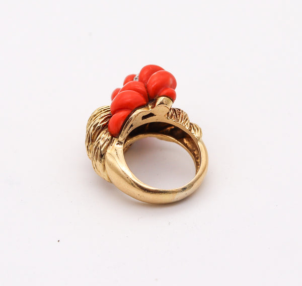 MID CENTURY 1960 Italian Fluted Corals Cocktail Ring In 18Kt Yellow Gold With Diamonds