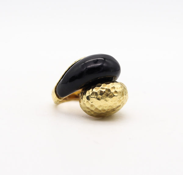 -David Webb 1970 Vintage Black Enamel Crossover Cocktail Ring In 18Kt Yellow Gold