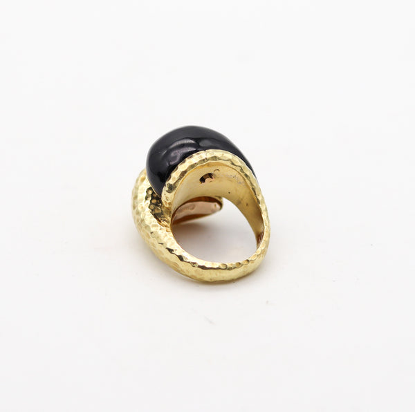 -David Webb 1970 Vintage Black Enamel Crossover Cocktail Ring In 18Kt Yellow Gold