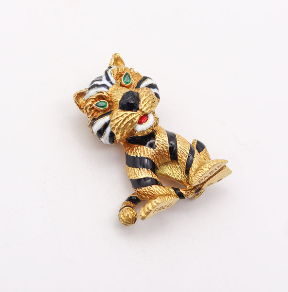 FRED PARIS 1970 Enameled Sauvage Lion Brooch In 18Kt Yellow Gold With Emeralds