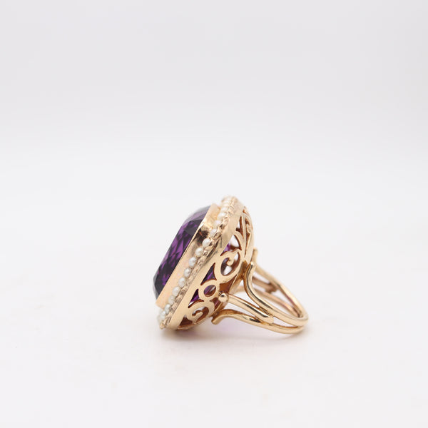 AMERICAN 1940 Massive Cocktail Ring In 18kT Gold With Cushion-Cut Amethyst