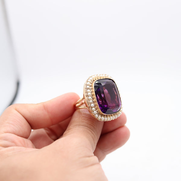 AMERICAN 1940 Massive Cocktail Ring In 18kT Gold With Cushion-Cut Amethyst