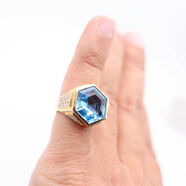 MARINA B. Hexagonal Exi Cocktail Ring In 18Kt Gold With Cwt. Topaz & VS Diamonds